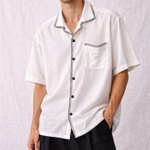 Crafted with soul in Sri Lanka. 🇱🇰 The Museo Heritage Shirt isn't just clothing; it's a feeling. Cut from pure linen in an oversized fit that lets the air—and the culture—flow freely. Available in sizes XS to 4XL.