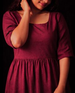 Maroon cotton midi dress for women with square neckline and gathered waist – made to measure Sri Lanka