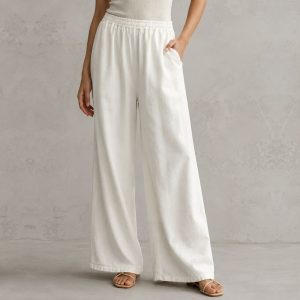 A women’s oversized off-white long pant