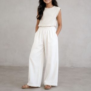 A women’s oversized off-white long pant