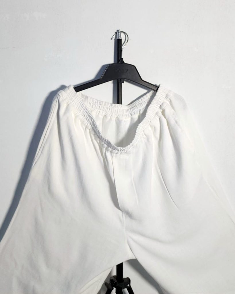 A women’s oversized off-white long pant