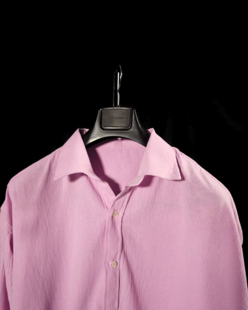 Lans Blush Coast Outfit with oversized washed light pink pointed collar shirt and off-white Wonderwall washed cotton short