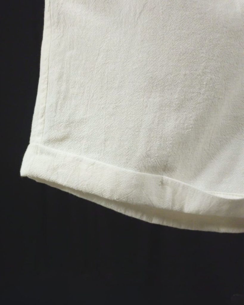 Lans Blush Coast Outfit with oversized washed light pink pointed collar shirt and off-white Wonderwall washed cotton short